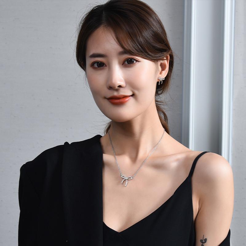 Chic Titanium Steel Bow Pendant Necklace For Women With Dazzling Diamond Inlay