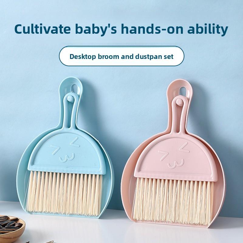 Keyboard Brush Mini with Dustpan Pet Smiley Desktop Cleaning Broom