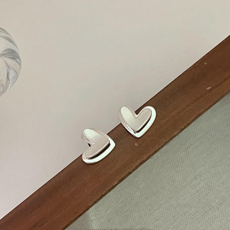 

Niche Design Brushed Love Earrings - Elegant & Minimalist Style for Women