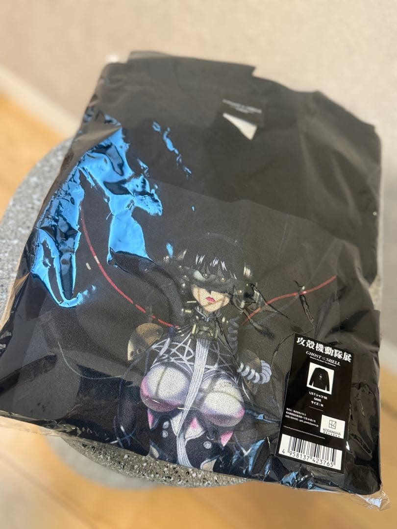 Ghost Shell T-shirt size M.