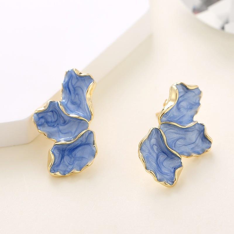 Metal Flower Cream Stud Earrings For Women Fashion Gold Color Plating Irregular Post Earrings Heavy Design Statement Earring
