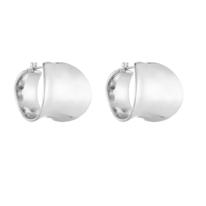 Summer Silver Curved Smooth Wide Version Ear Buckle Earrings, Fashionable Niche High-End Temperament Trendy And Fashionable Earrings