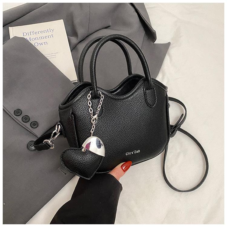 Korean version niche design fashion handbag 2025 spring new casual simple women trend shoulder messenger bag