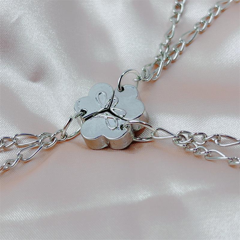 

Магнитные браслеты «Дружба и семья»: 3-4 человека