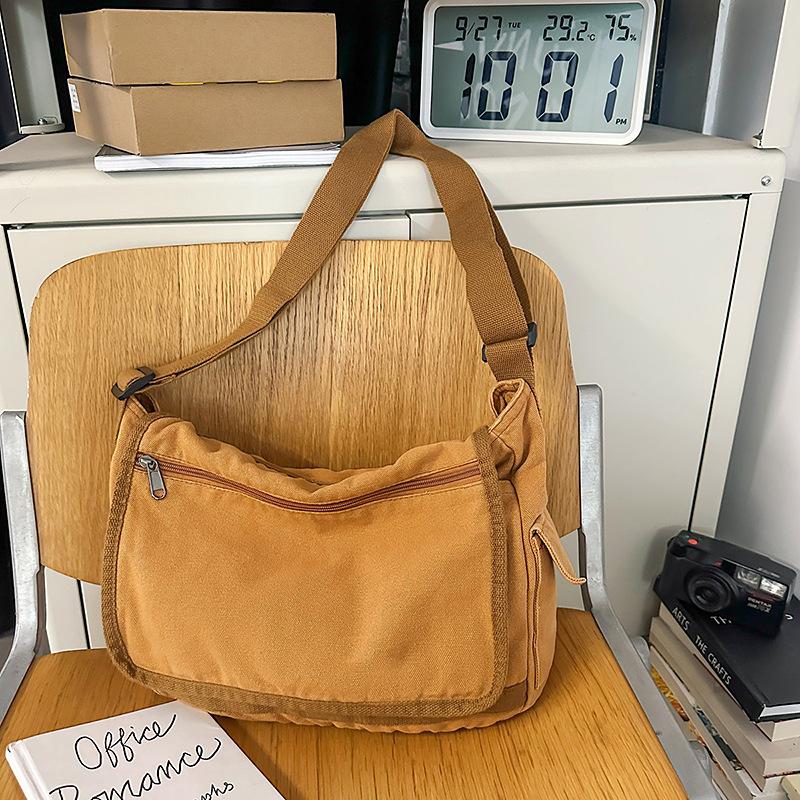 Washed retro canvas messenger bag men s trend large capacity shoulder bag women s trend brand sports and leisure armpit bag коричневый