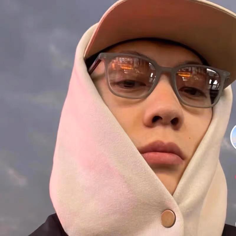 Fashion Vintage Square Sunglasses Luxury Brand Designer Sun Glasses For Women Small Thin Frame Punk Tea Shades