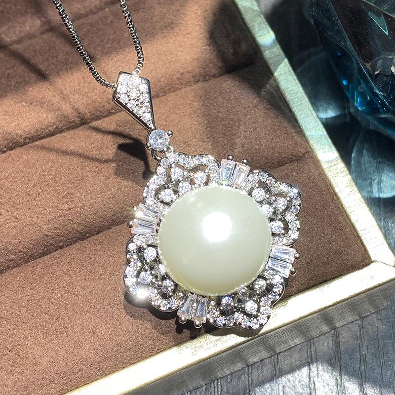 

Ювелирные изделия Медное основание с золотым покрытием Инкрустированные перламутром Инкрустированные бриллиантами Темперамент Роскошный Набор белых бусин 14 мм 16 мм