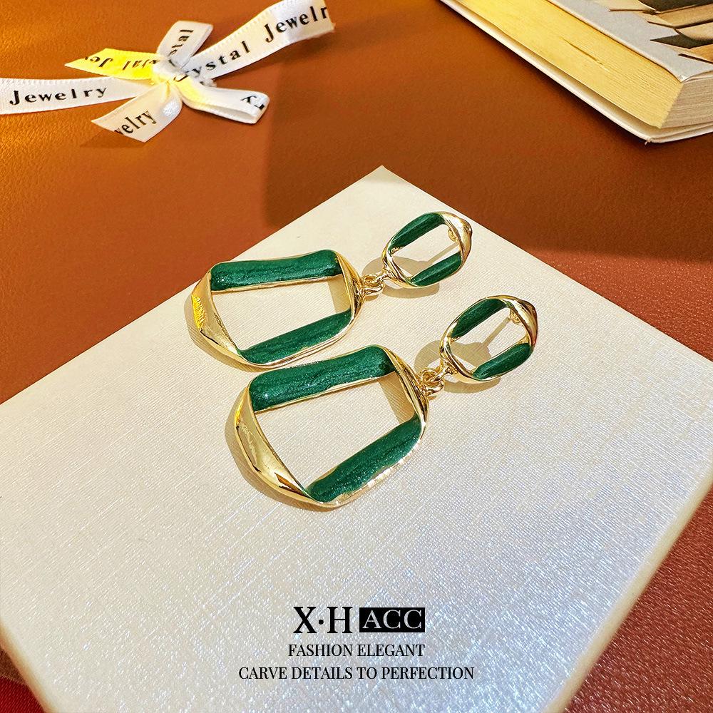 Vintage Bow Earrings: Timeless, High-End Retro Fashion Accessory