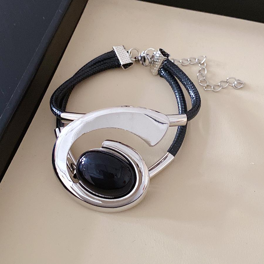 

Steel Needle Geometric Spiral Stud Earrings European and American Niche Design Earrings Light Luxury High Sense Personalized Earrings Women bracelet