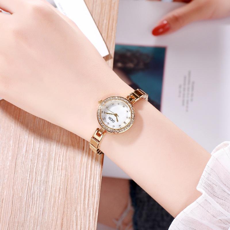 

Light Luxury Medieval Women S Watch, Exquisite Diamond-Encrusted Small Temperament Bracelet Watch, Women S High-End Waterproof Quartz Watch