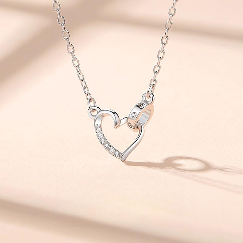 Japan and Korea fashion double heart necklace female ins niche design high-end light luxury collarbone chain for girlfriends