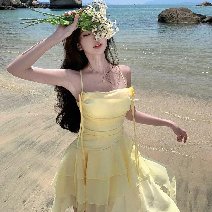 Seaside vacation dress new sweet girl gentle yellow suspender skirt backless irregular short skirt children