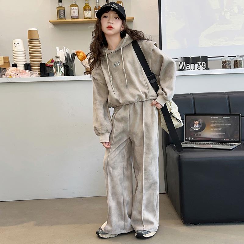 Set alla moda con felpa con cappuccio sportiva e pantaloni della tuta per ragazze (Primavera/Autunno 2025)
