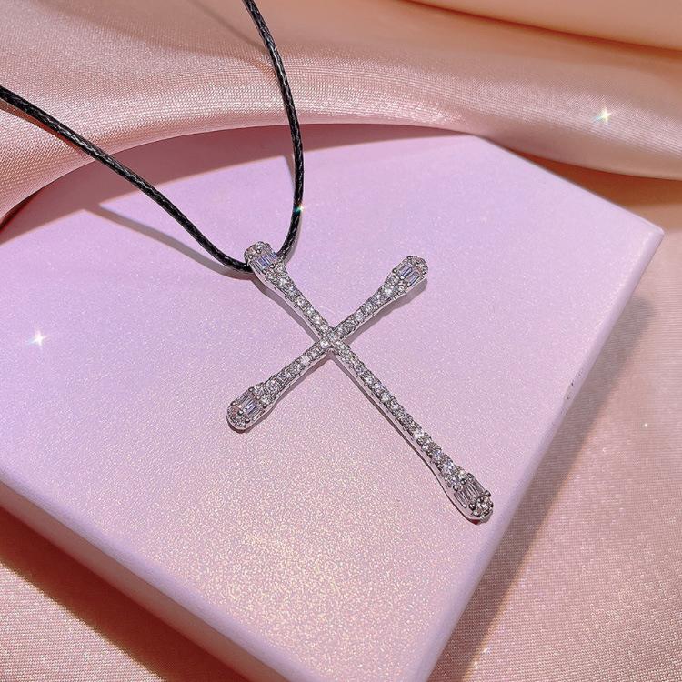 Simple Versatile Cross Pendant Student Hipster Men And Women Couple Necklace Collarbone Chain Party Valentine'S Day Gift