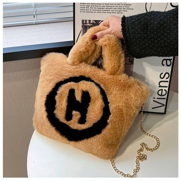 

Осень и зима новые японские и корейские сумки из искусственной шерсти нишевая фактура ручная сумка H сумка уличная трендовая женская сумка верблюд