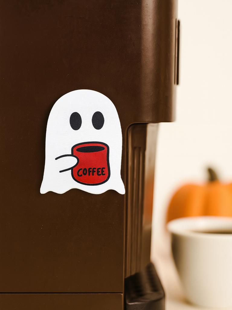 Halloween Ghost Shaped Wooden Stickers Cute Ghost Holding Coffee Cup Hanging Decor Refrigerator & Coffee Machine Decorative Gift