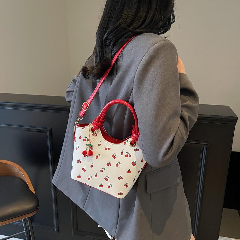 Hong Kong Style Retro Design Bag 2025 New Trendy Fashion Cherry Print Crossbody Bucket Bag Contrasting Color Texture Shoulder Bag