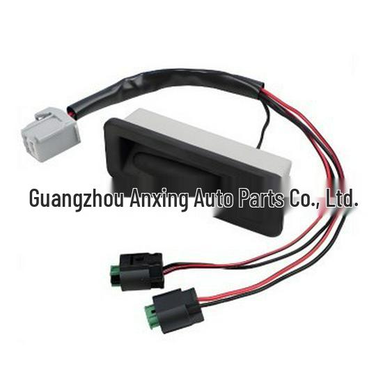 LR015457 fits the tailgate lock actuator motor for the 2010 fourth-gen Land Rover Discovery.