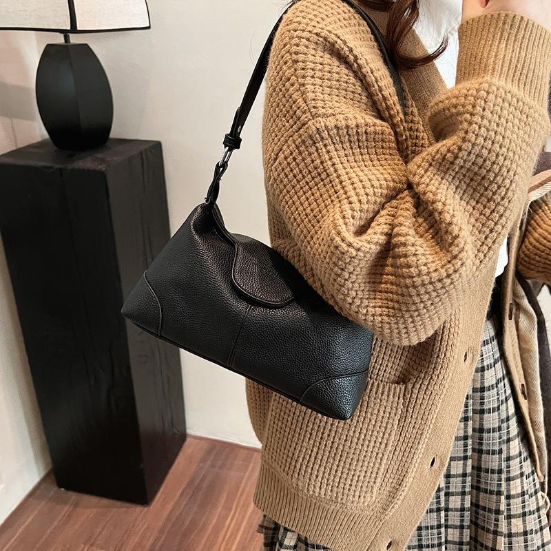 Niche fashion matte leather underarm tote bag women's 2025 new versatile single shoulder diagonal span lunch box bag