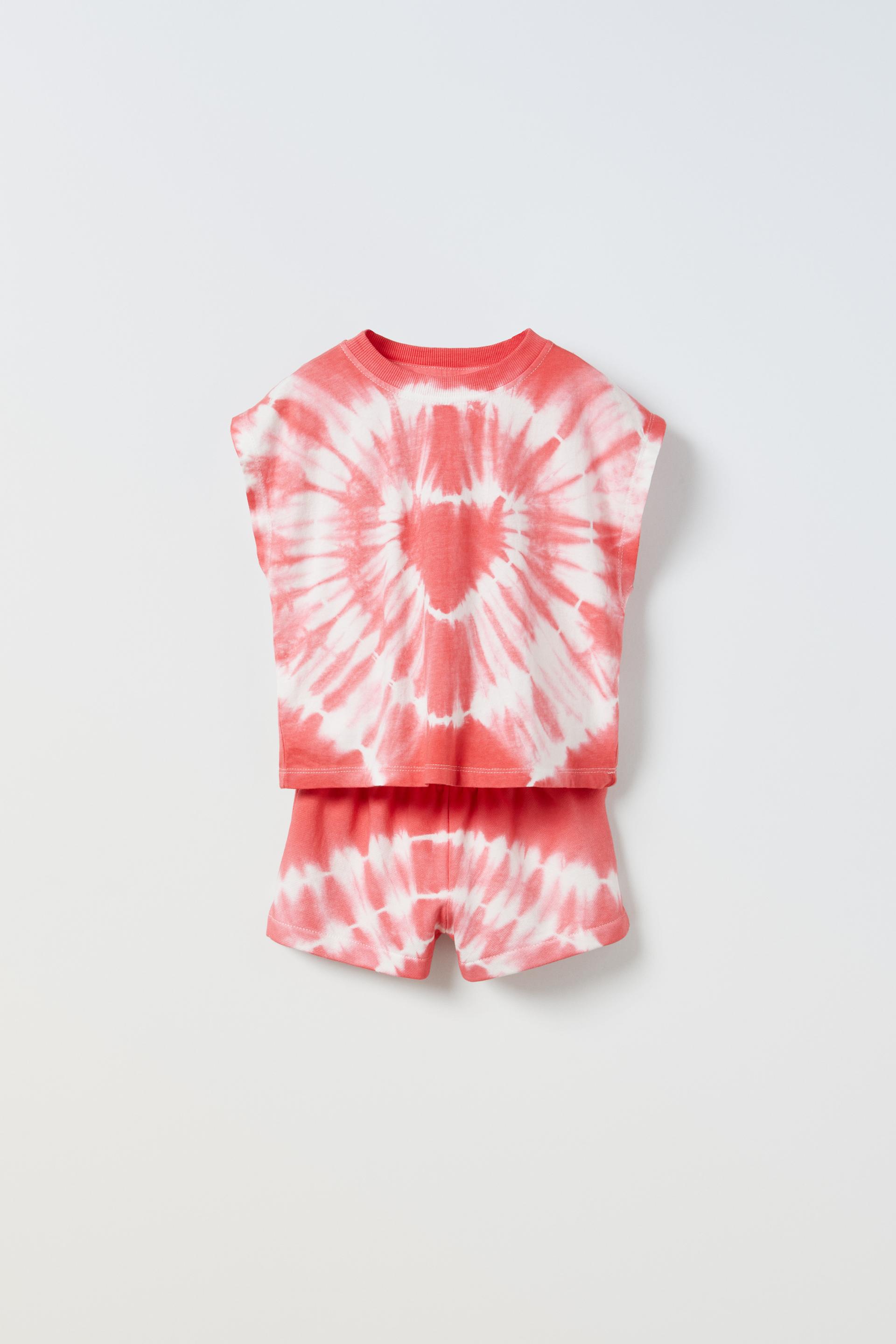 

КОМПЛЕКТ ФУТБОЛКИ TIE-DYE И ШОРТ БЕРМУДА