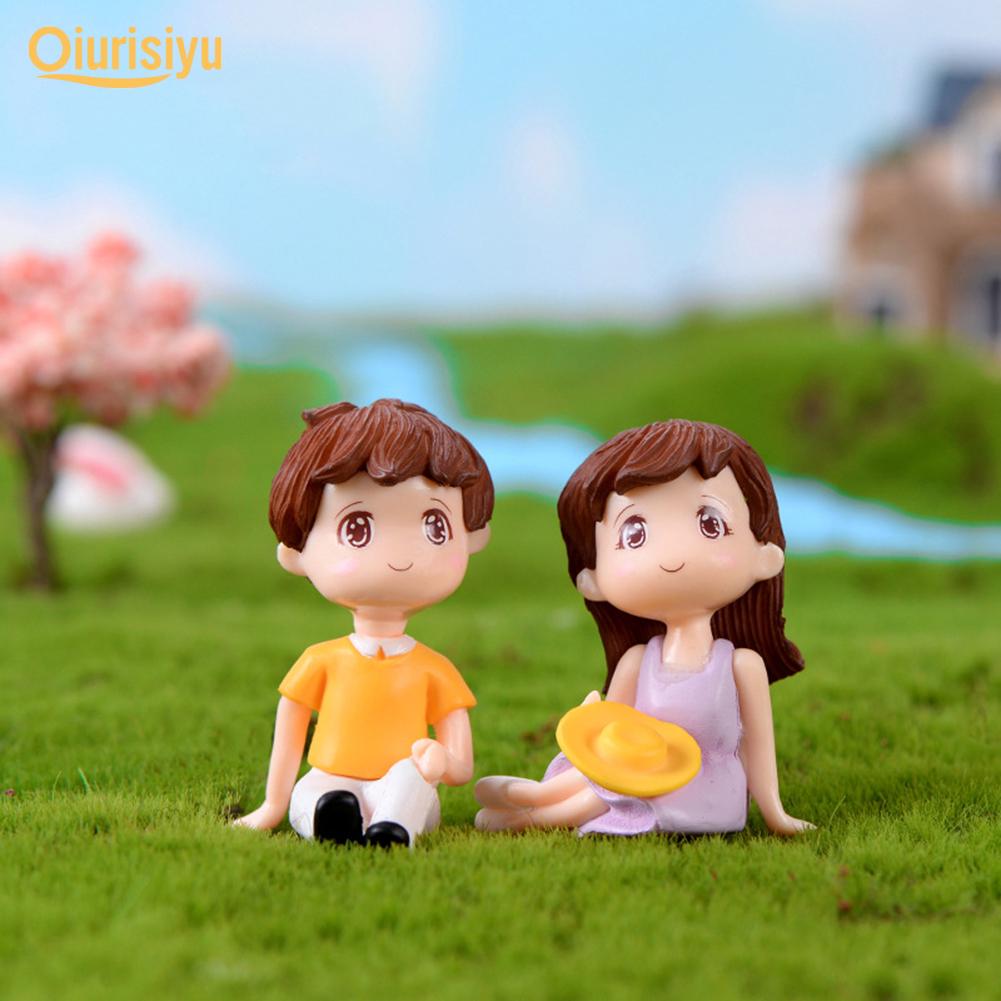 2Pcs Mini Girl Boy Sit Down Look Up Model Figurine