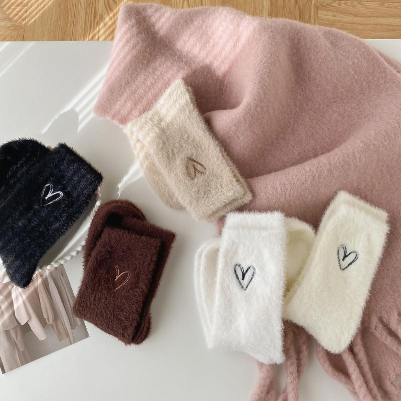 Women's Mink Fleece Heart-shaped Mid-calf Socks, Winter Fleece Thickened Warm Socks, Home Floor Socks