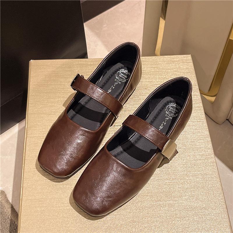 

Темпераментные туфли-лодочки с квадратным носком на плоской подошве женские весенне-осенние новые французские ретро новые маленькие кожаные туфли с открытым верхом для работы 42 малиновый