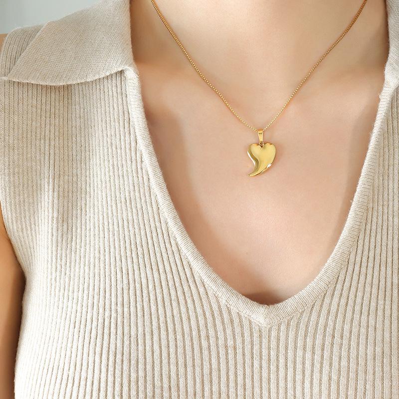 Brand French Trendy Heart Pendant Clavicle Necklace - 18K Gold Plated Titanium Steel, Women s Versatile Statement Chain.
