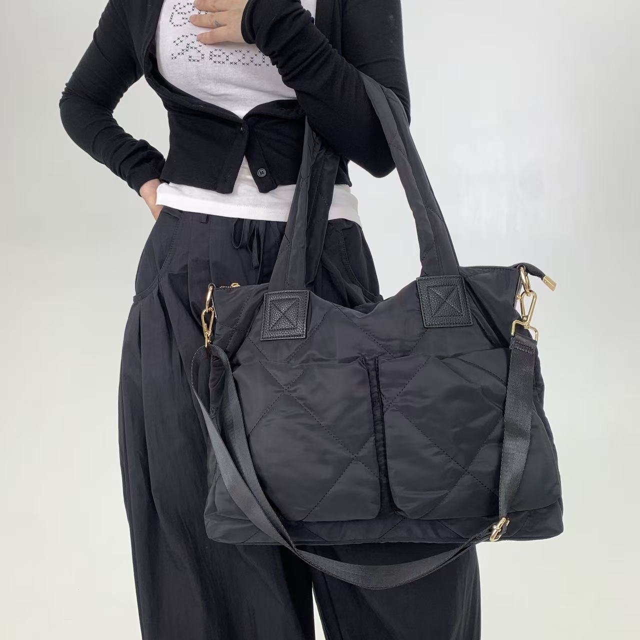 

Ladies Fashionable Stitched Diamond Grid Multi Pocket Shoulder Bag with Large Capacity and Personalized Color Blocking Single Shoulder Crossbody Bag