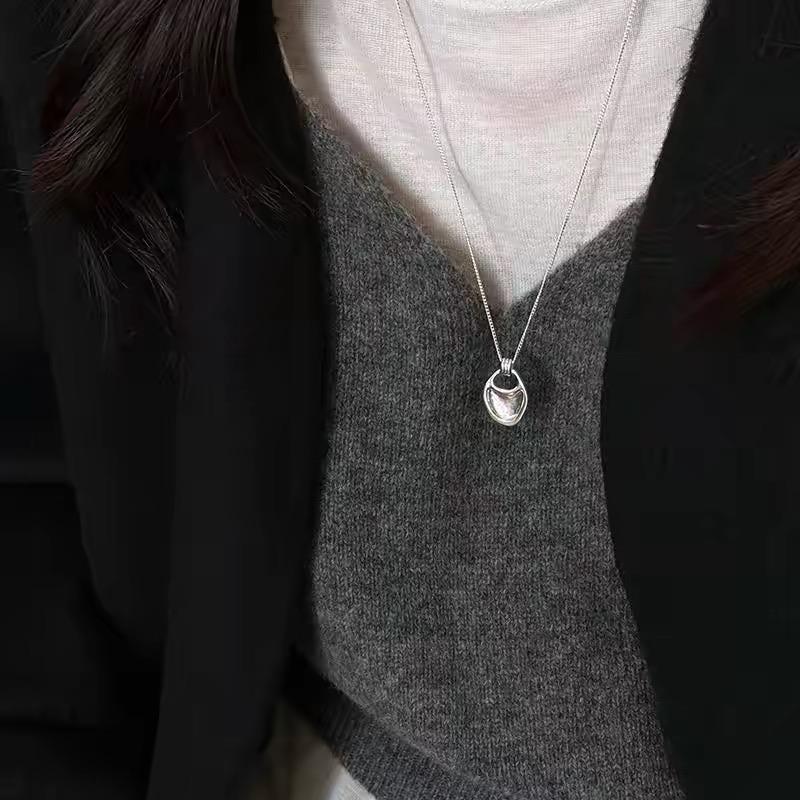 Korean Style Long Pendant Necklace Women's Autumn Winter Luxury Vintage Saddle Bag Pendant Sweater Chain Accessory Silver