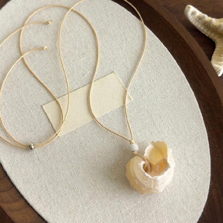 Elegant Conch Shell Chokers Necklace Natural Materials Adjustable Closure Beach Vacation Jewelry for Everyday Wear