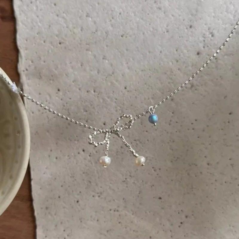 Elegant Bowknot Necklace Stylish Charm Necklace Versatile Jewelry Alloy Material Perfect for Daily Wear Parties and Date