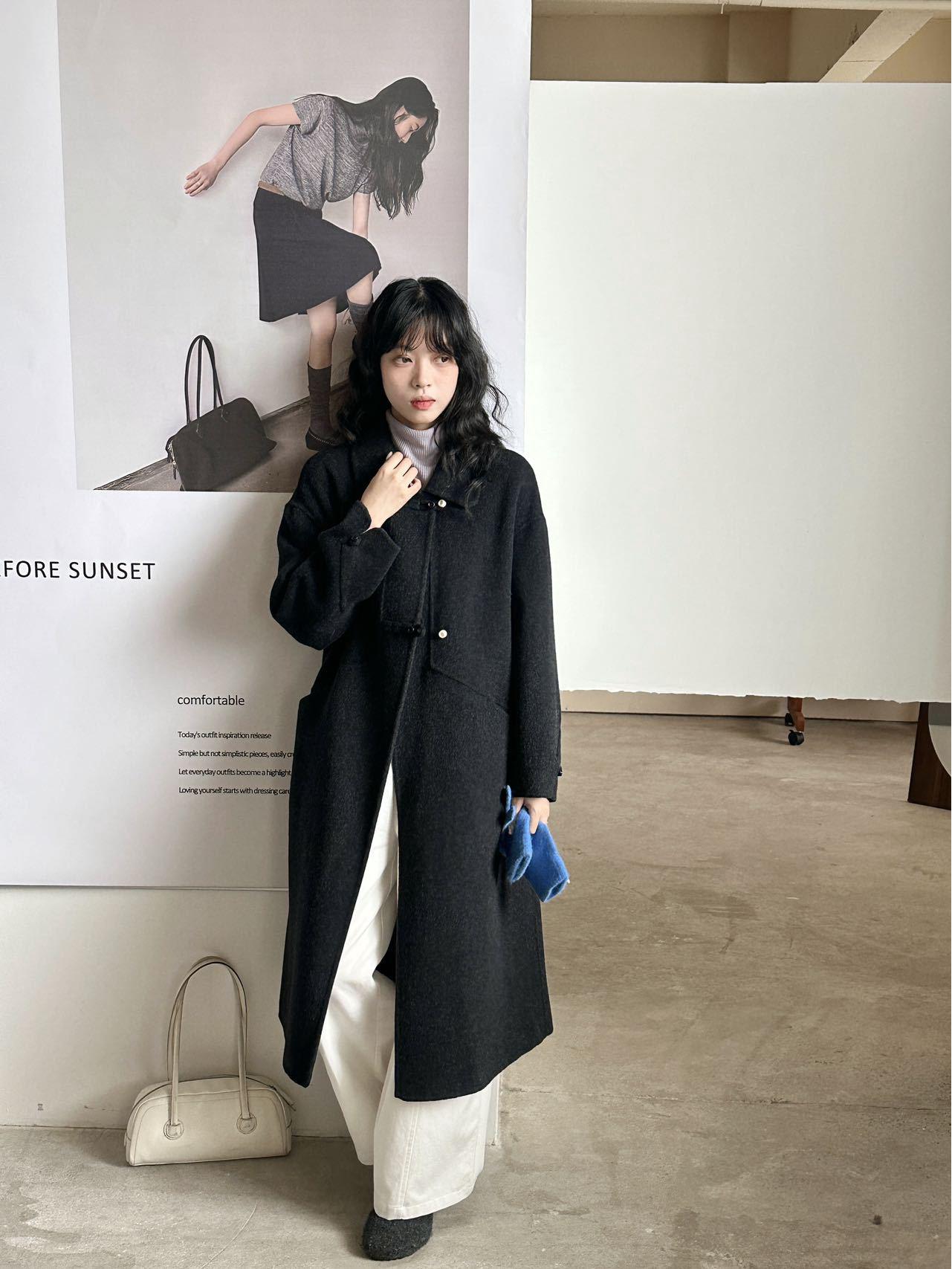 

Korean Style Peter Pan Collar Over-the-Knee Wool Coat - Autumn/Winter Loose Fit for Women Medium