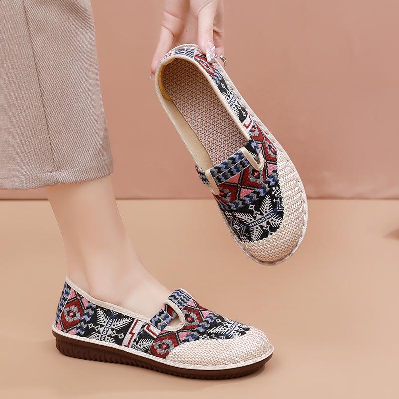 Spring/Summer 2025 Women's Breathable Ethnic Flat Linen Shoes - Lightweight Old Beijing Style