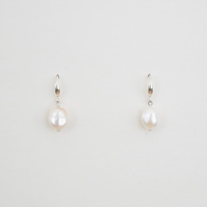 MERRYMOTIVE [Silver] Freshwater pearl drop earring