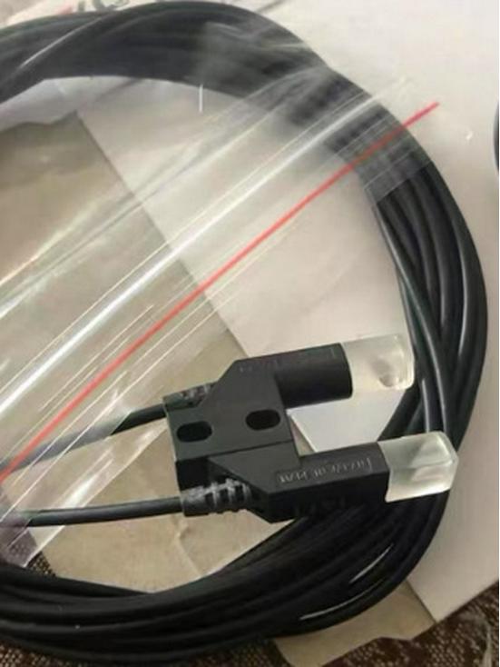 

E32-T14 Side-Facing Through-Beam Fiber Optic Sensor Probe - E32-G14 Grooved Type Side View Through-Beam Sensor Probe