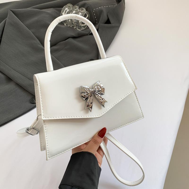 

2024 весна модна ретро красива сумка через плече проста повсякденна маленька квадратна сумка жіноча цього року популярна жіноча сумочка білий