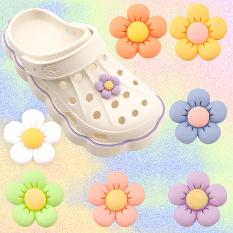 New 1PCS Flower Shoe Charms for Girls Cute Shoes Charm for Adults Teens Kids Kawaii Shoe Decoration with Buttons Clog Sandals
