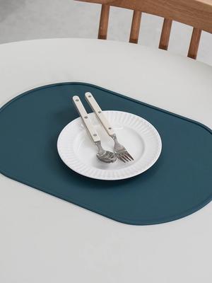 Silicone Oval Lunch Mat Blue 39.5 × 26.5 Cm