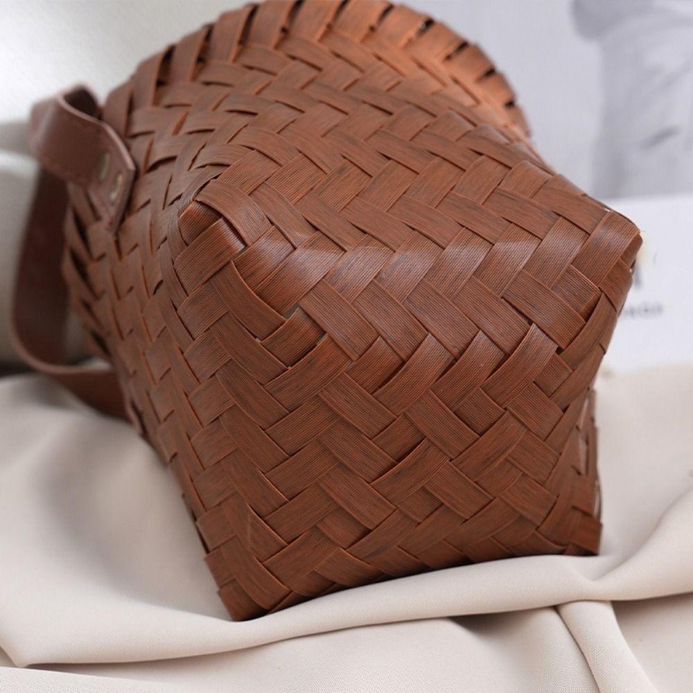 Decorative Wall Hanging Basket Hand-Woven Garlic Ginger Storage Basket  for Kitchen