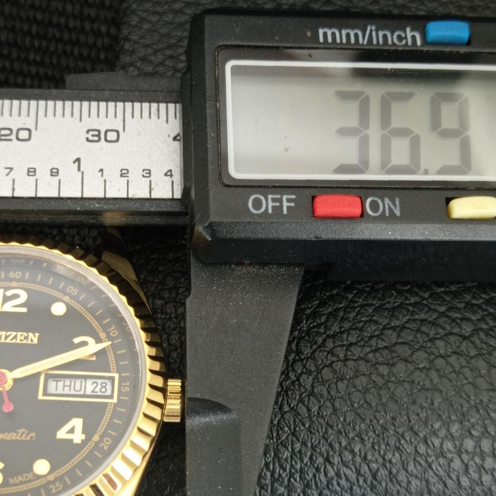 JAPAN VINTAGE REFURBISHED CITIZEN AUTOMATIC 8200 MENS BLACK DIAL WATCH a445346-1