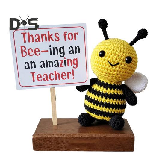 Crocheted Bee Teacher Appreciation Gift Handmade Thankful Bee Ornament with Sign Bee Crochet Doll Gift for Teachers Birthday Teacher's Day