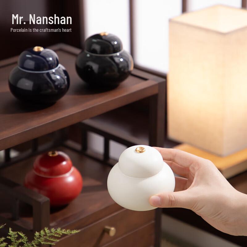 

Nanshan Gourd Ceramic Tea Caddy