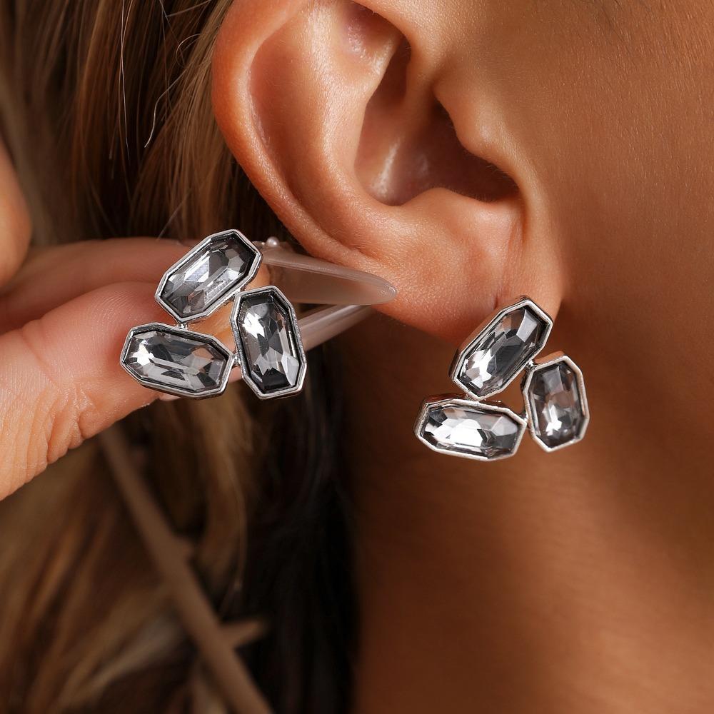 Luxury Charm Y2K Geometric Symmetrical Triangular Grey Glass Imitation Gemstone Stud Earrings for Women Fashion Designer Jewelry