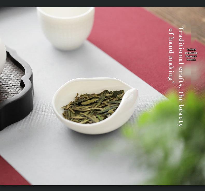 Ling Yi White Porcelain Gongfu Tea Set: Tea Spoon, Tea Measure, Portioning Tray, and Accessories.