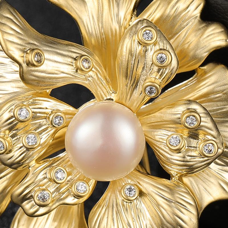 Bo Xin Yun Peony Brooch: Elegant High-End Chinese Style Pin for Suit or Cheongsam - Exquisite and Trendy Gift.