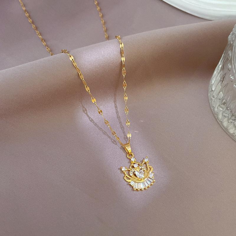 Titanium Steel Light Luxury Full Diamond Micro-Inlaid Zircon Luxury Love Crown Necklace Copper Electroplated Real Gold Pendant