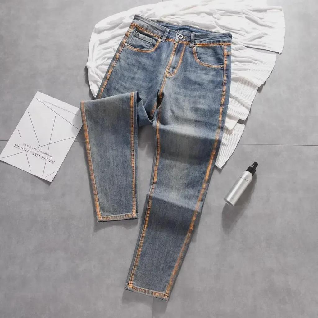 Leichte Luxus-Slim-Fit-Jeans im koreanischen Stil für Herren mit Farbdruck – trendige Freizeithose mit dünnem Design.
