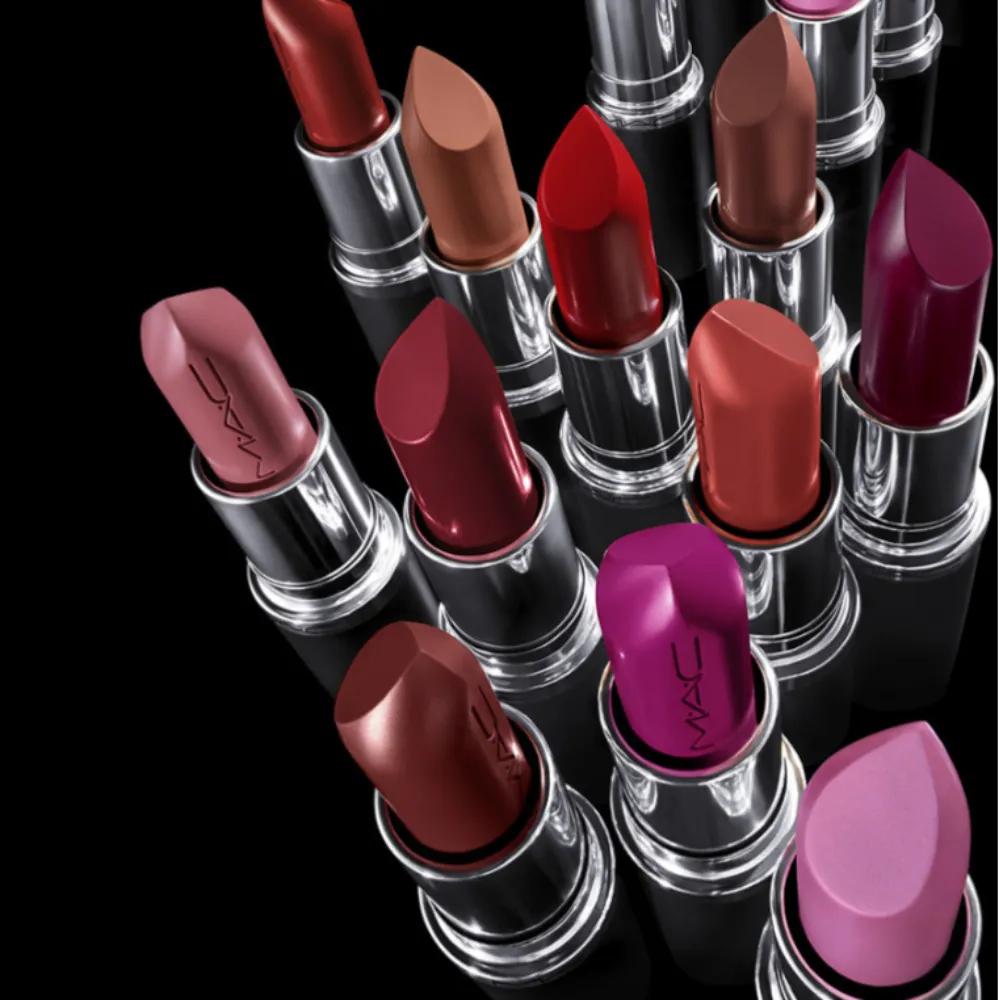 MAC Lipstick Maximal Sleek Satin Year-End Brave Red