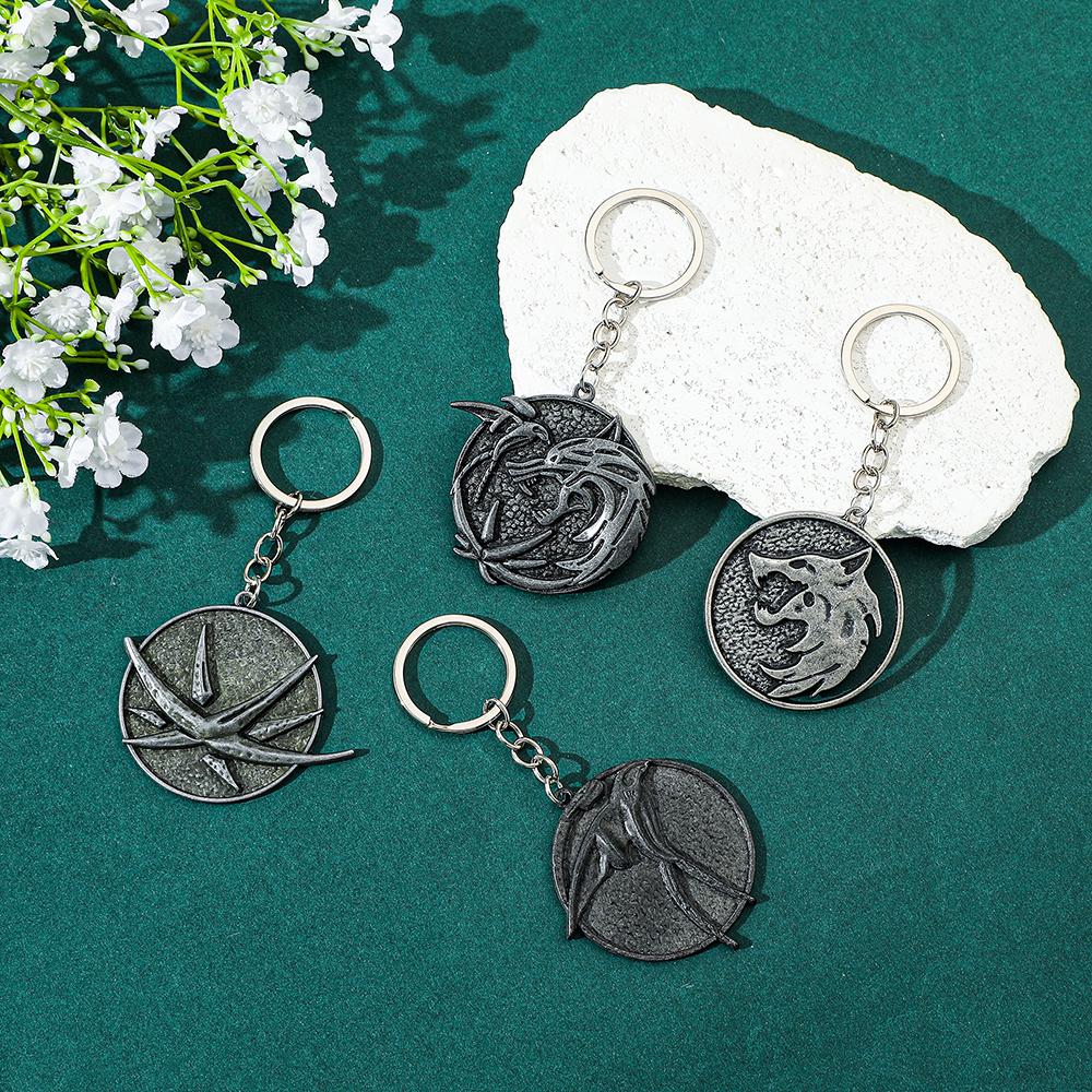 Vintage Wolf Head Keychain Game Geralt Of Rivia Medallion Wolf Metal Pendant Keyring For Men Car Accessories Gifts